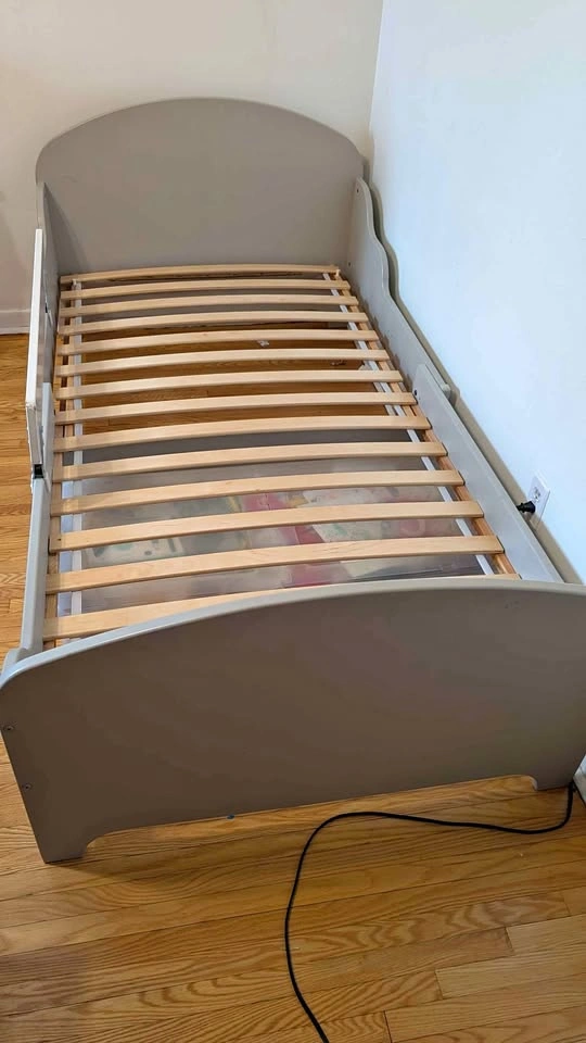 Ikea kids adjustable size bed with siderail