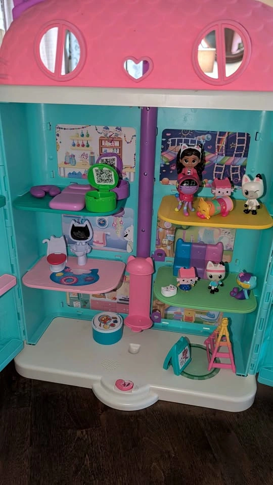 Gabby's Doll House with shown accessories - photo 2