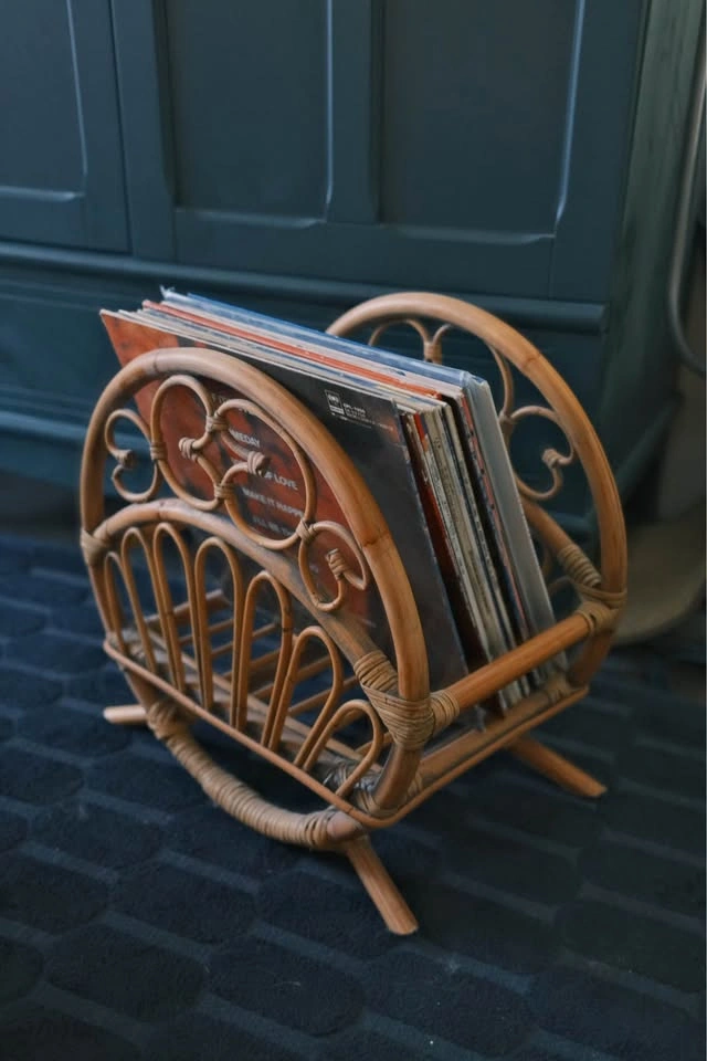 Vintage Rattan Magazine Rack / Vinyl Record Holder - photo 3