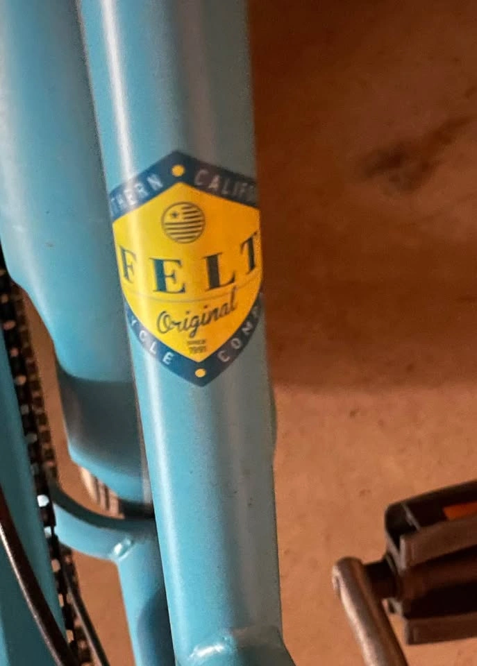 Felt 7-Speed Cruiser Bike – Medium + Accessories - photo 3
