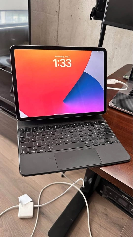 Apple iPad Pro 11" 3rd Generation with Magic Keyboard
