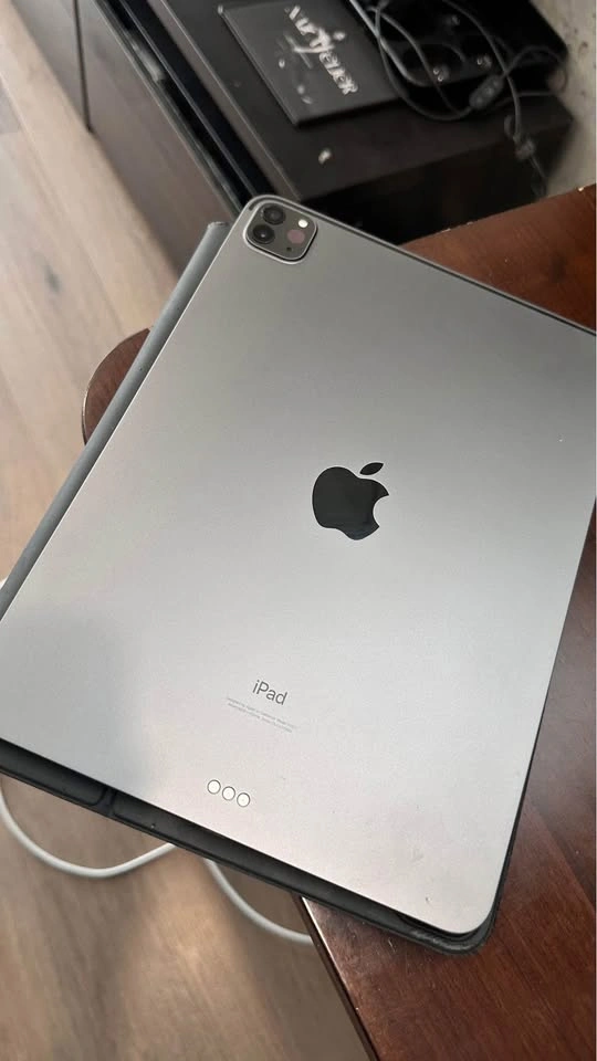 Apple iPad Pro 11" 3rd Generation with Magic Keyboard - photo 2