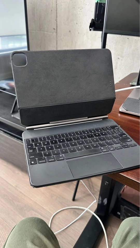 Apple iPad Pro 11" 3rd Generation with Magic Keyboard - photo 4