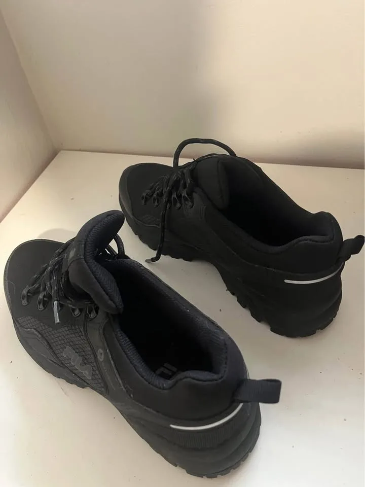 Fila Switch Back 4’s | Size 8 image indicator(2)