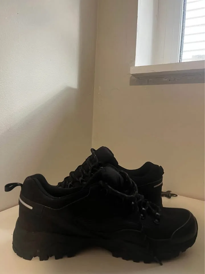 Fila Switch Back 4’s | Size 8 image indicator(4)