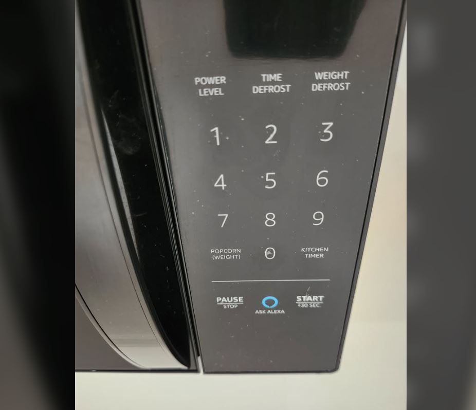 Microwave AmazonBasics Black 17.3" W x 10.1" H x 14.1" D - photo 3