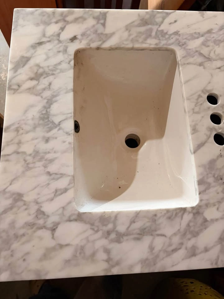 24” Bathroom Vanity w/ Marble Top & Undermount Sink - photo 2