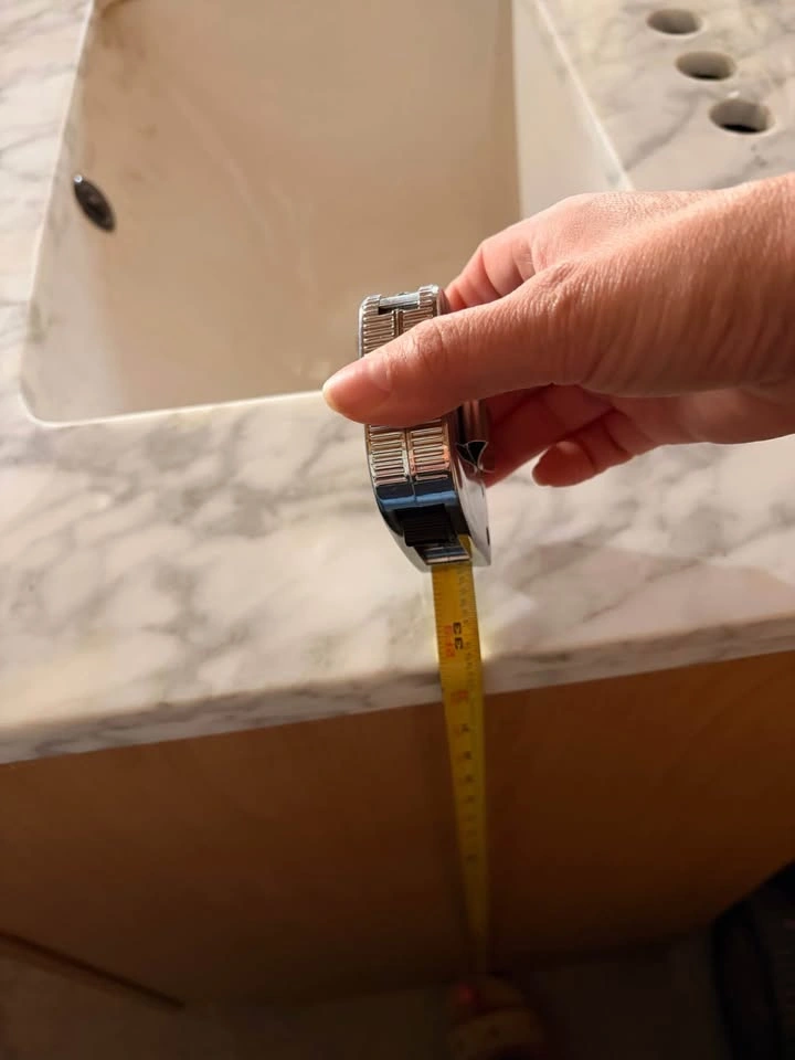 24” Bathroom Vanity w/ Marble Top & Undermount Sink - photo 3