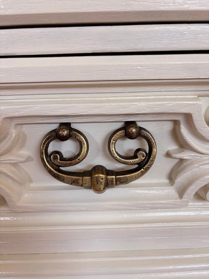 Refinished Vintage Cream Nightstand – Solid Wood Frame & Brass P - photo 3