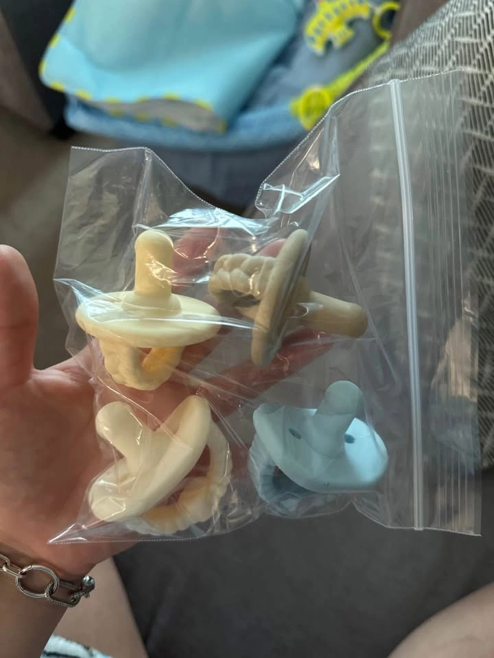 Pacifiers for breastfeeding babies