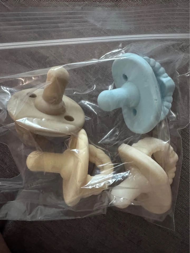 Pacifiers for breastfeeding babies - photo 2