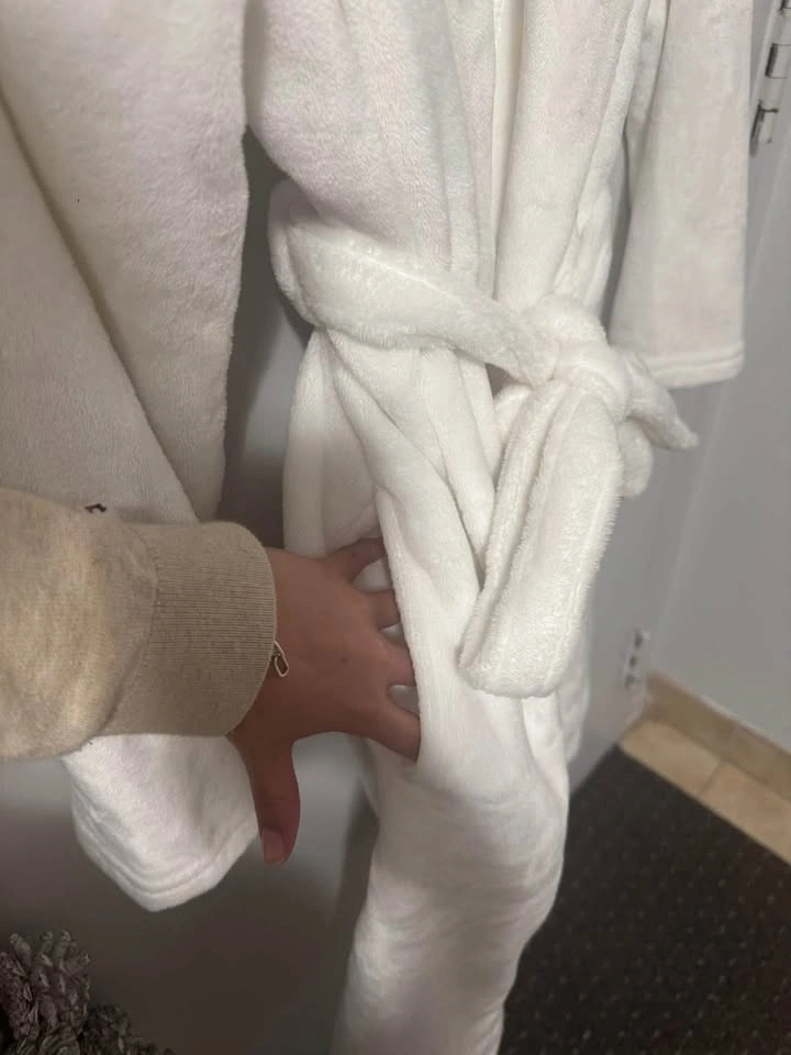 Fluffy woman's shower robe - photo 3