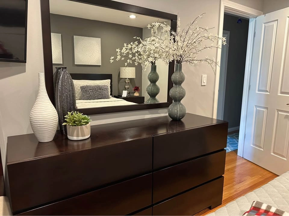 Elegant King Bedroom Set – Bed, 2 Nightstands, Dresser & Mirror - photo 5