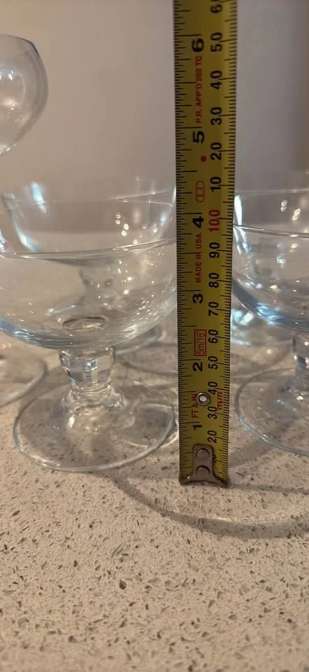 A set of 4 coupes plus 1 martini glass image indicator(5)