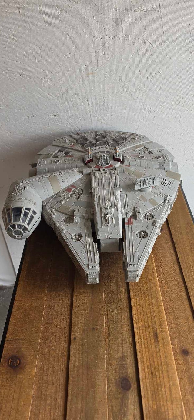 Hasbro Star Wars Millennium Falcon Spaceship 21” Toy