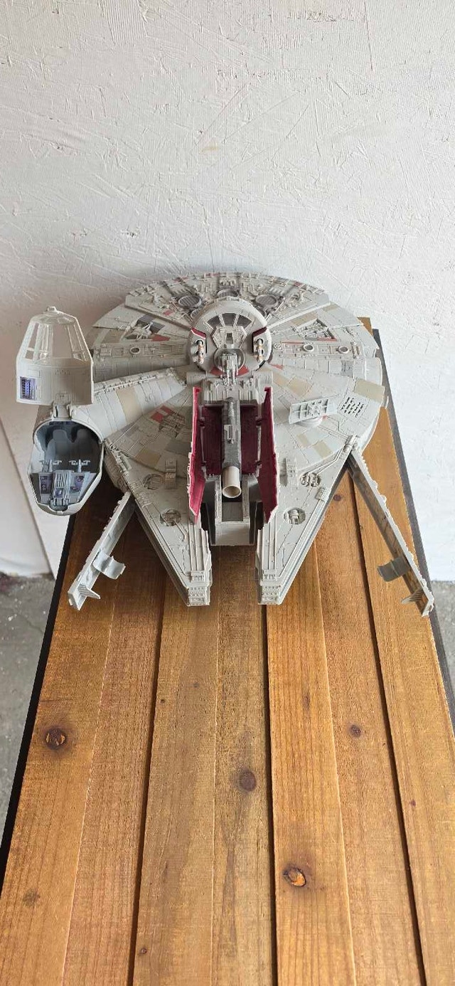 Hasbro Star Wars Millennium Falcon Spaceship 21” Toy - photo 2