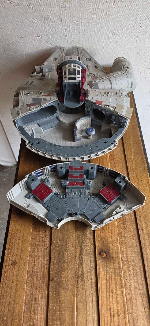 Hasbro Star Wars Millennium Falcon Spaceship 21” Toy - photo 3
