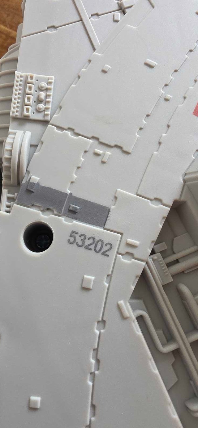 Hasbro Star Wars Millennium Falcon Spaceship 21” Toy - photo 5