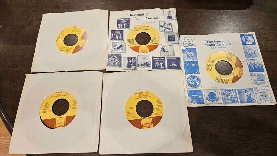 5 Smokey Robinson and The Miracles 45RPM Vinyl Records - photo 2