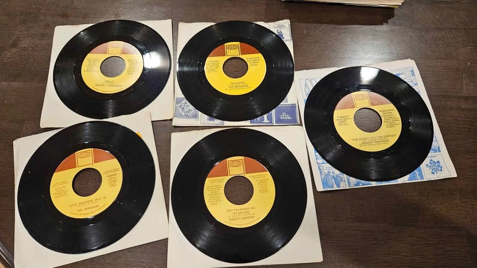 5 Smokey Robinson and The Miracles 45RPM Vinyl Records - photo 4