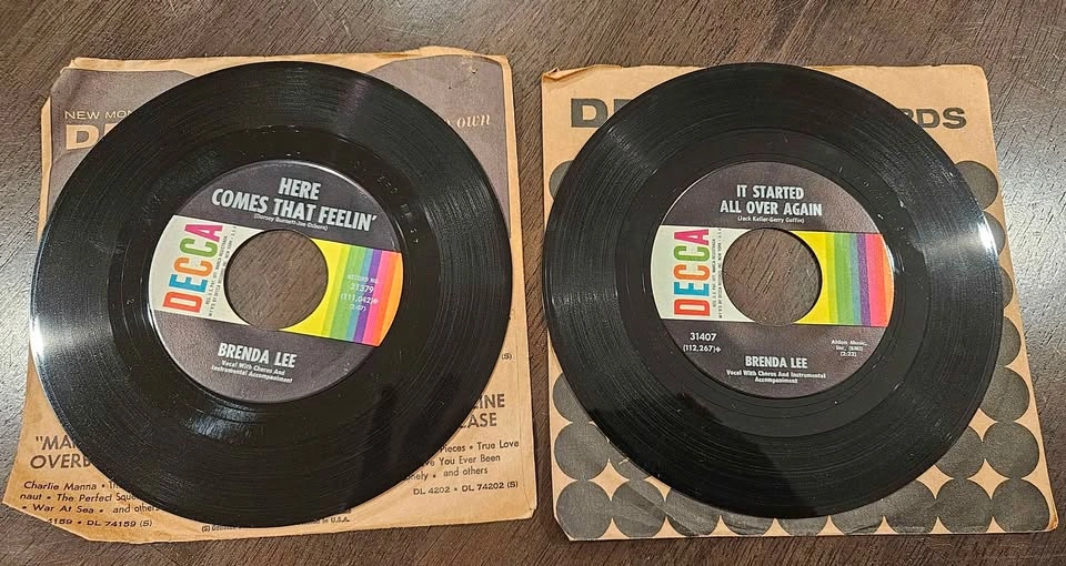 2 Brenda Lee 45 RPM 7 inch Decca Records - photo 4