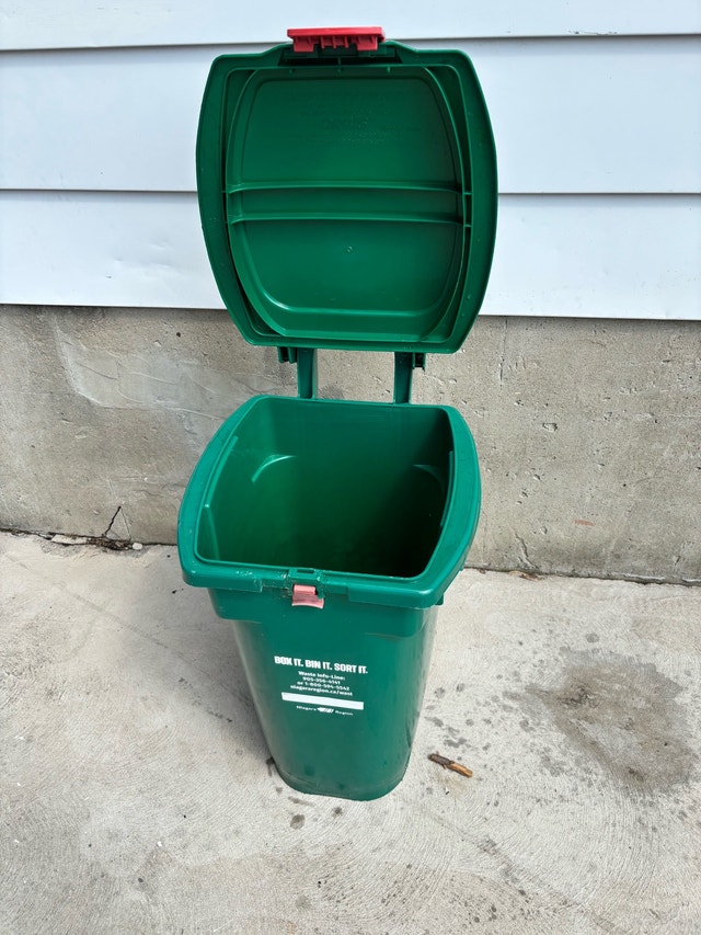 Green bin with wheels - photo 2
