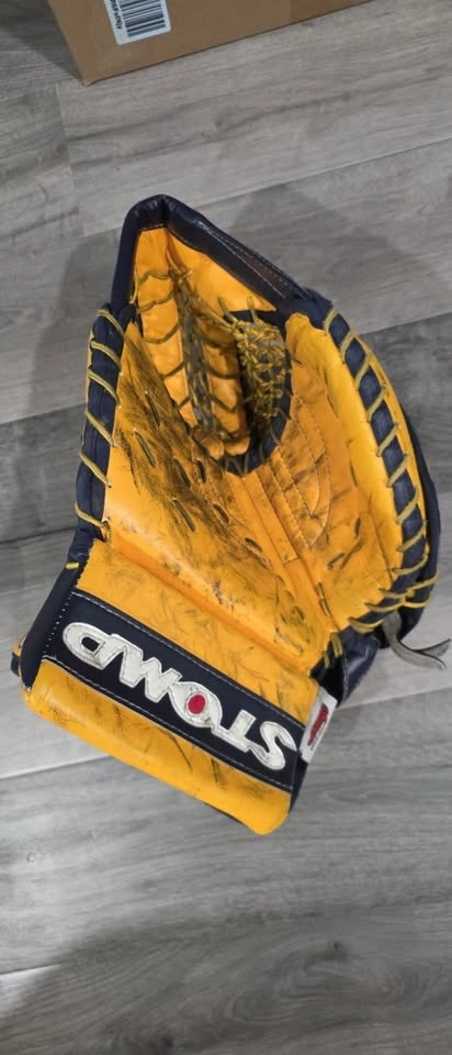 STOMP Ice Hockey Goalie Catch Glove – Yellow & Navy - photo 2