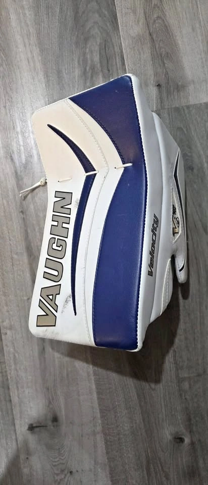 Vaughn Velocity V6 2000 Pro Goalie Blocker – White/Navy