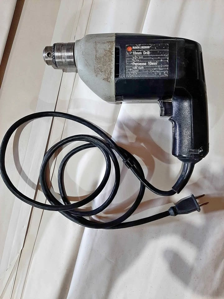 Black & Decker 10mm Corded Drill