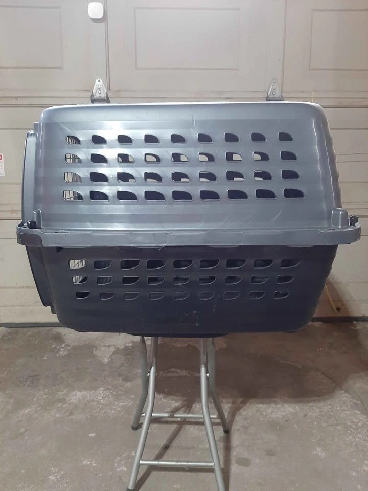 Grey and Black Plastic Pet Carrier - photo 4