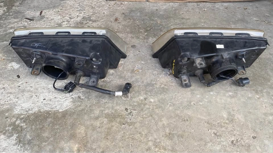 Grand Marquis 03-05 Headlight Housings - photo 2