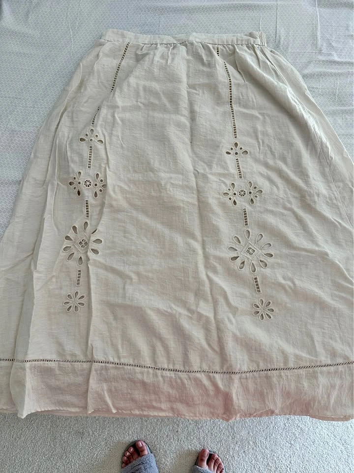Large ZARA creamy Embroidered Midi Skirt