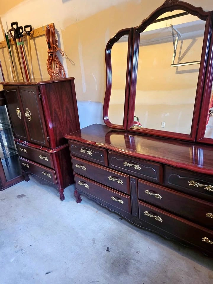 Solid Wood Chest of Drawers with Vanity Mirror