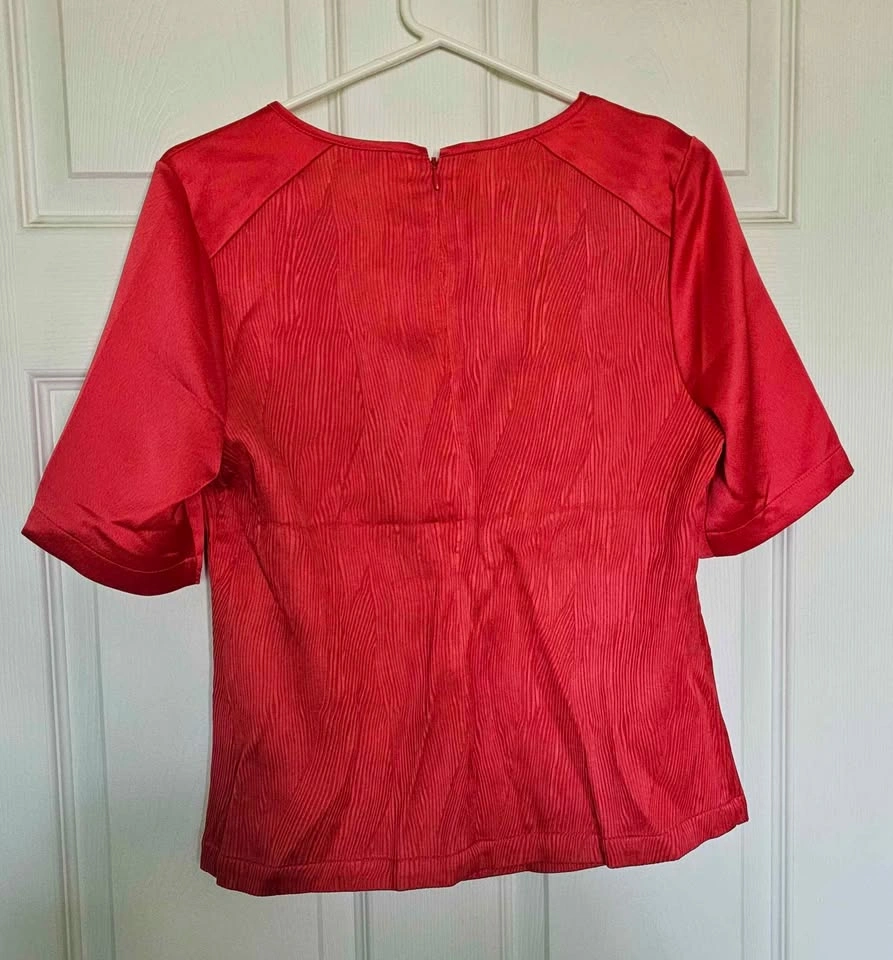 Brand New CALVIN KLEIN Coral Red Textured Blouse - Size M - photo 2