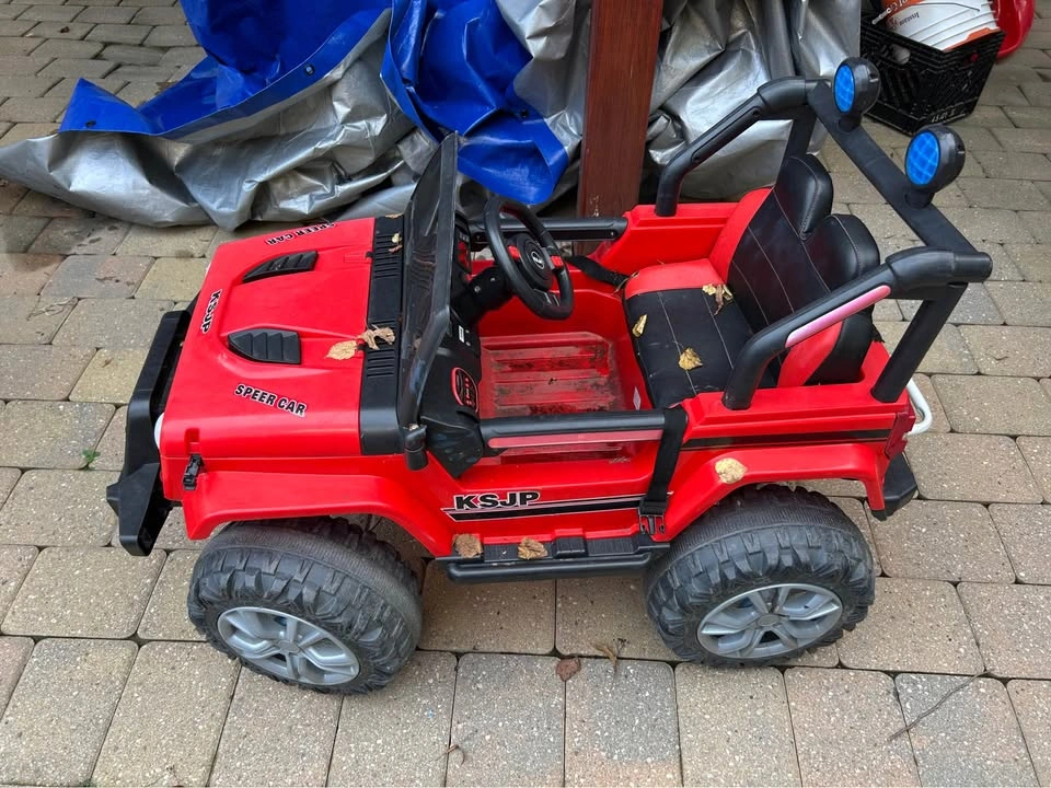 Kids ride on two seat electric jeep - not working - photo 2