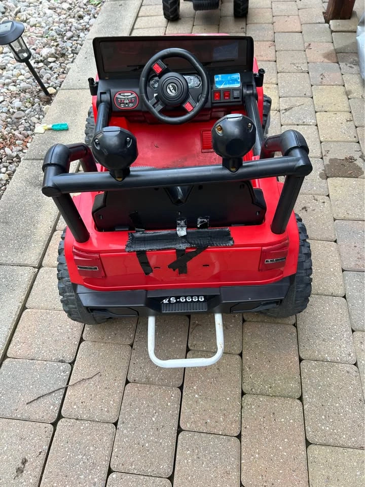 Kids ride on two seat electric jeep - not working - photo 3