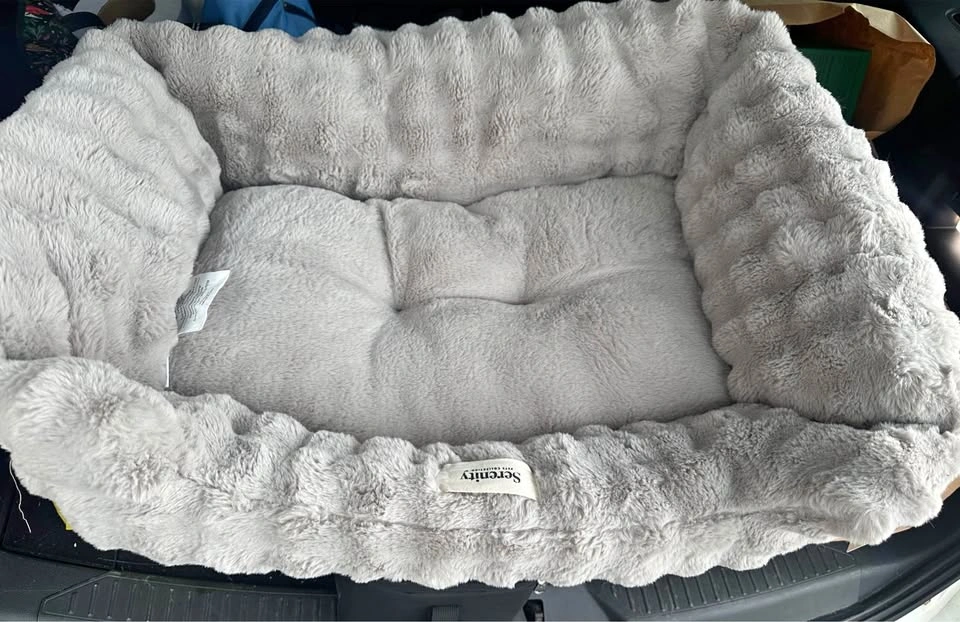 Serenity Pets Collection Luxury Textured Cuddler Bed
