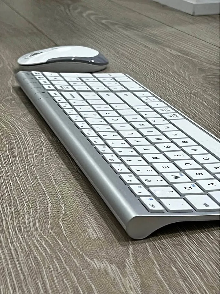 Bluetooth/Wireless Keyboards with Mouse thumbnail