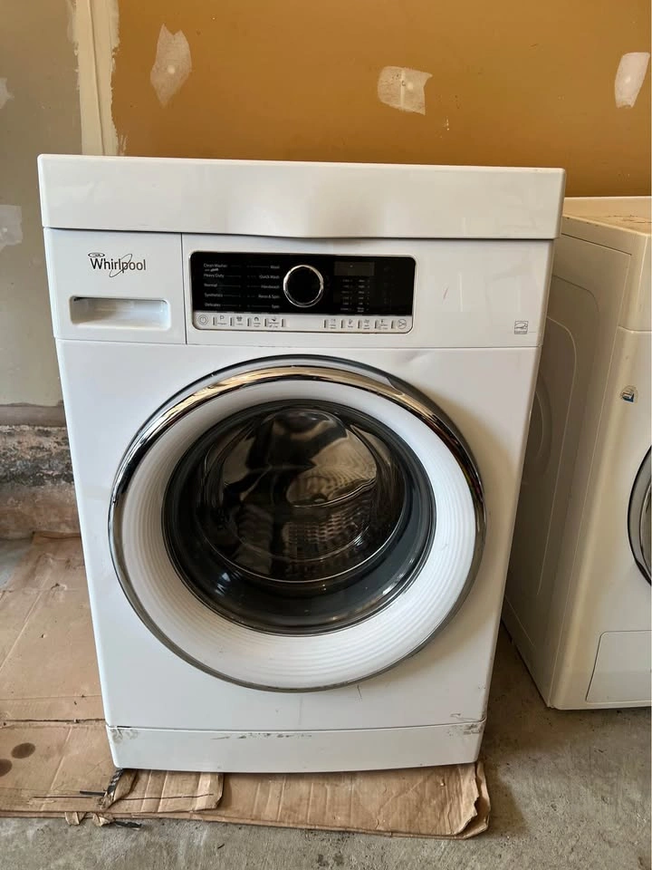 (URGENT SALE) Washer and Dryer Set - photo 3