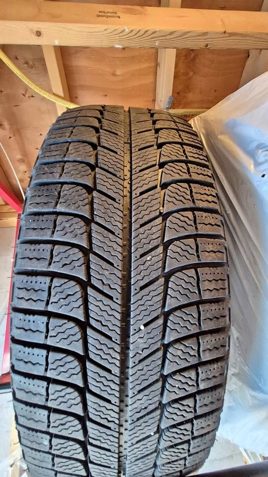 Michelin X-Ice 225/60R17 Winter Tire on Steel Rim