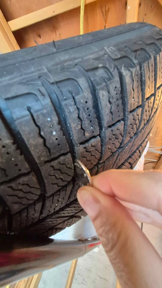 Michelin X-Ice 225/60R17 Winter Tire on Steel Rim - photo 4