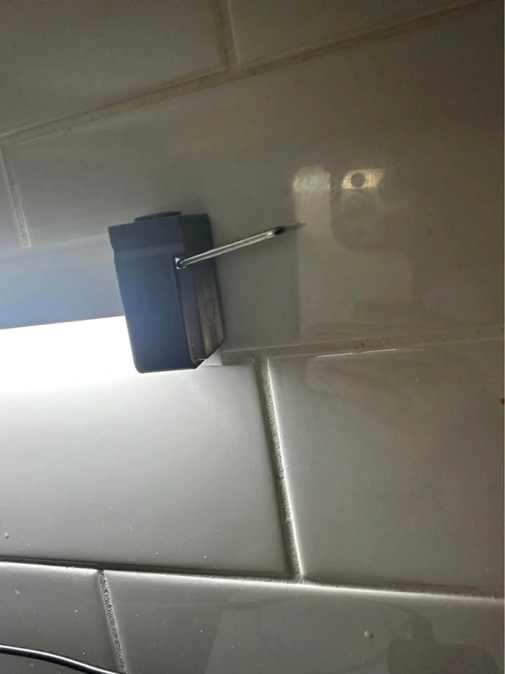 Moving sale: Adjustable light with black adapter - photo 2