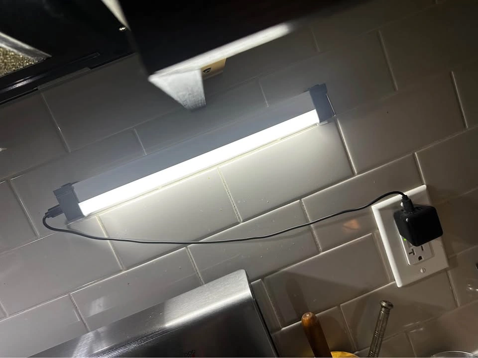 Moving sale: Adjustable light with black adapter - photo 3