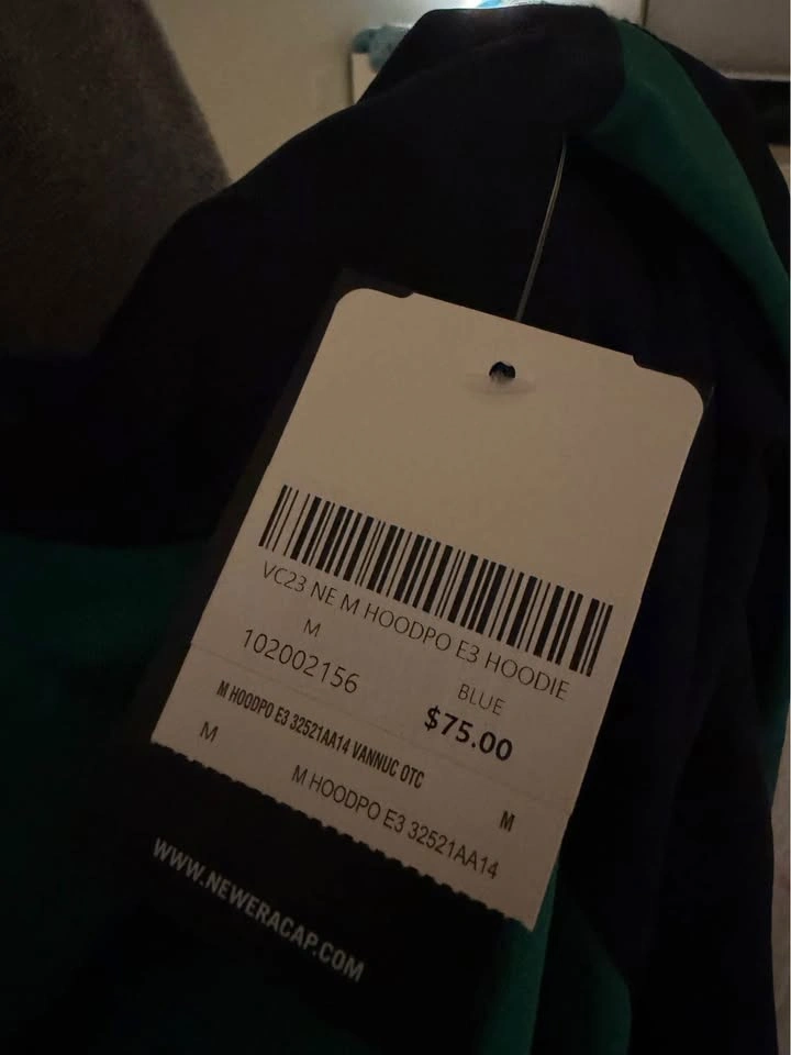 Rarity!!! Brand new TAG ON Medium New Era Canucks Hoodie - photo 5