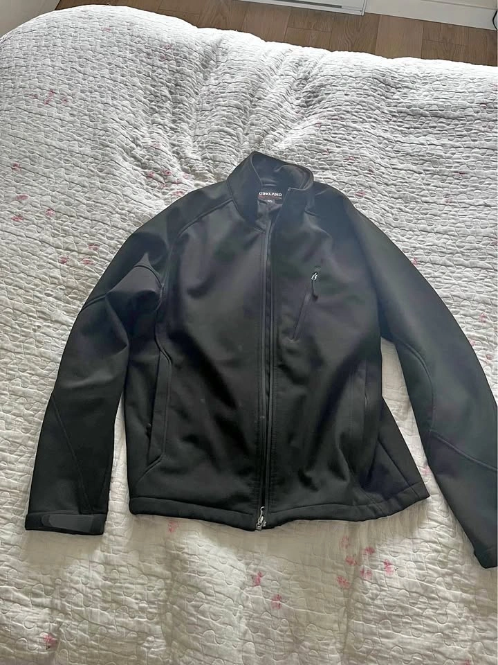 Men’s black softshell jacket M