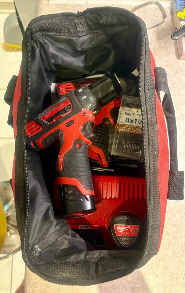 Milwaukee Cordless Drill + Ryobi 95-Piece Drill/Driver Set - photo 4