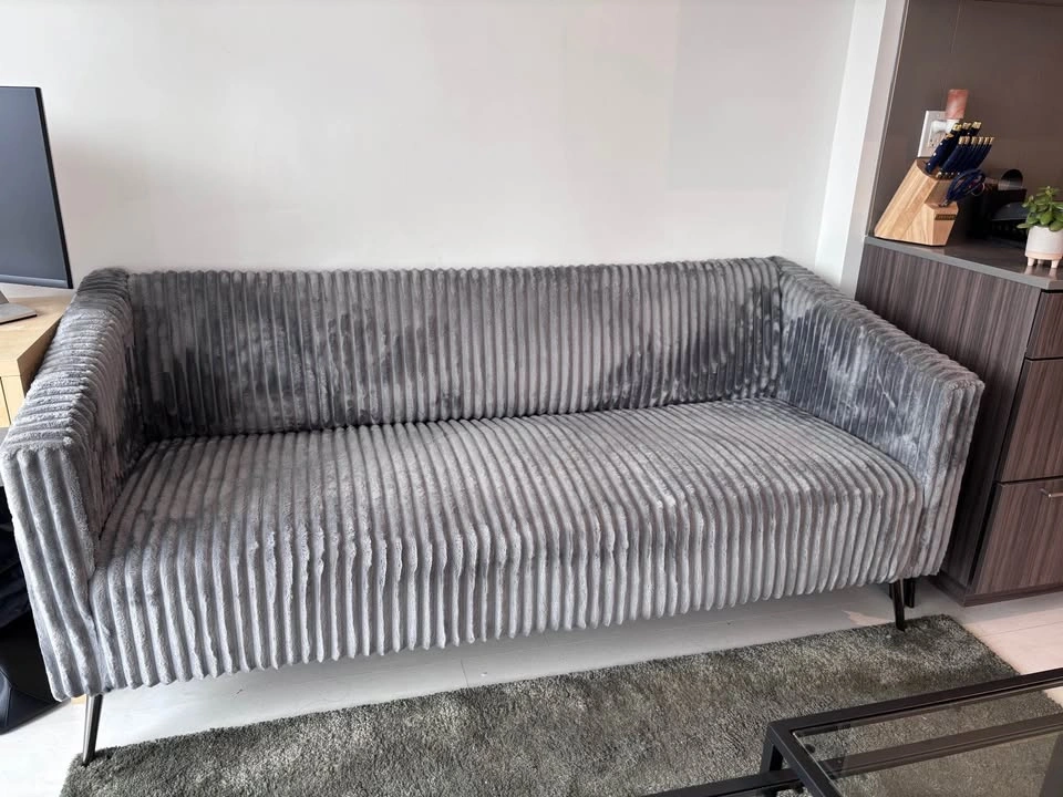 Couch - photo 2
