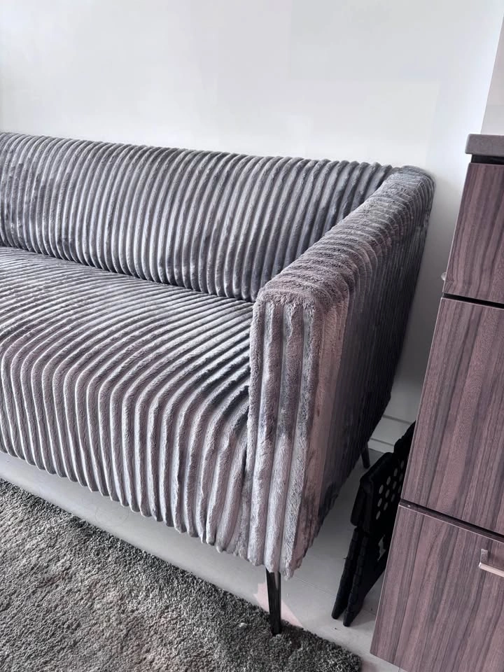 Couch - photo 3