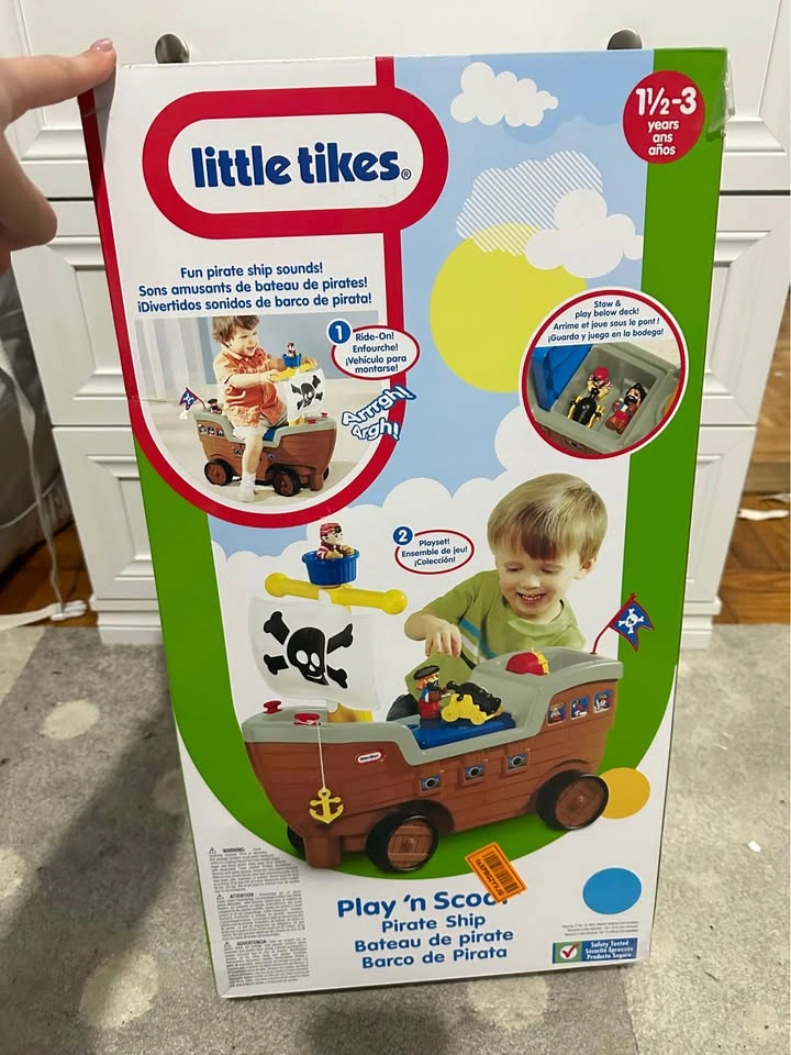 Little Tikes Play ‘n’ Scoot Pirate ship