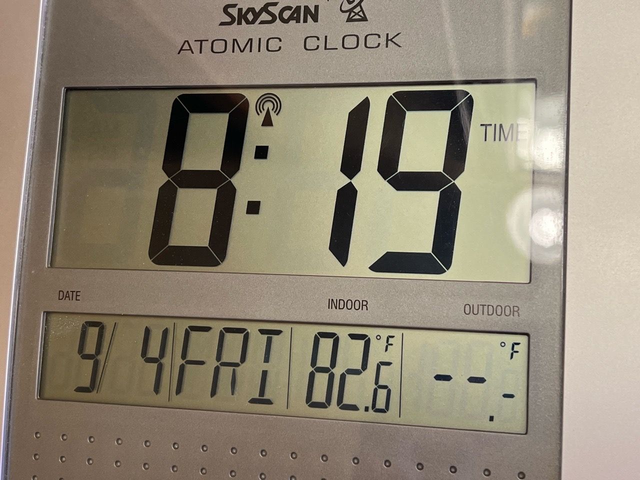 SKYSCAN 87310 ATOMIC WIRELESS DIGITAL CLOCK - photo 4
